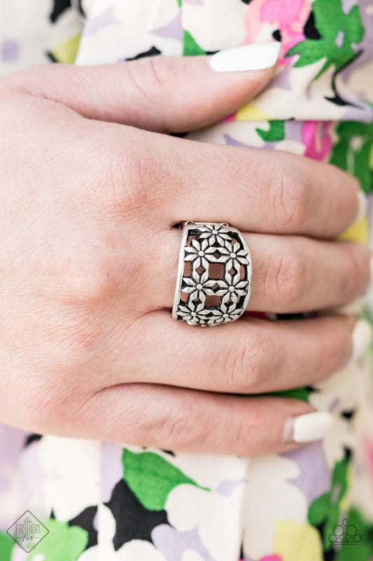 Crazy about Daisies Paparazzi Accessories Ring