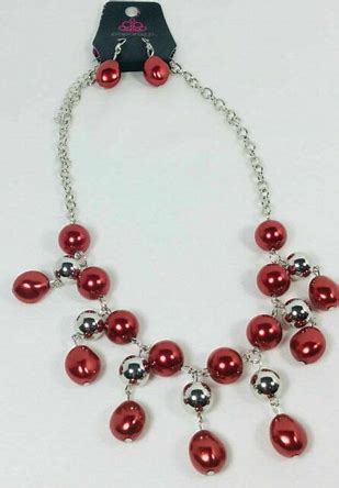 Queen of the Gala Paparazzi Accessories Necklace with Earrings